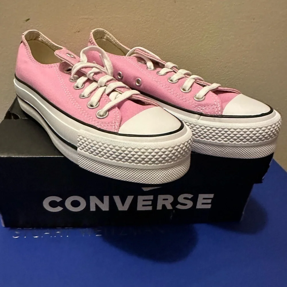 NIB Converse Platform Chuck Taylor Sneakers Seasonal Color Limited Edition Peony